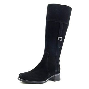 La Canadienne Velvet Round Toe Suede boot